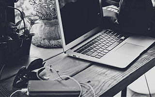 快手网红接连翻车！14亿销售额造假、躺赚30万炫富遭封杀