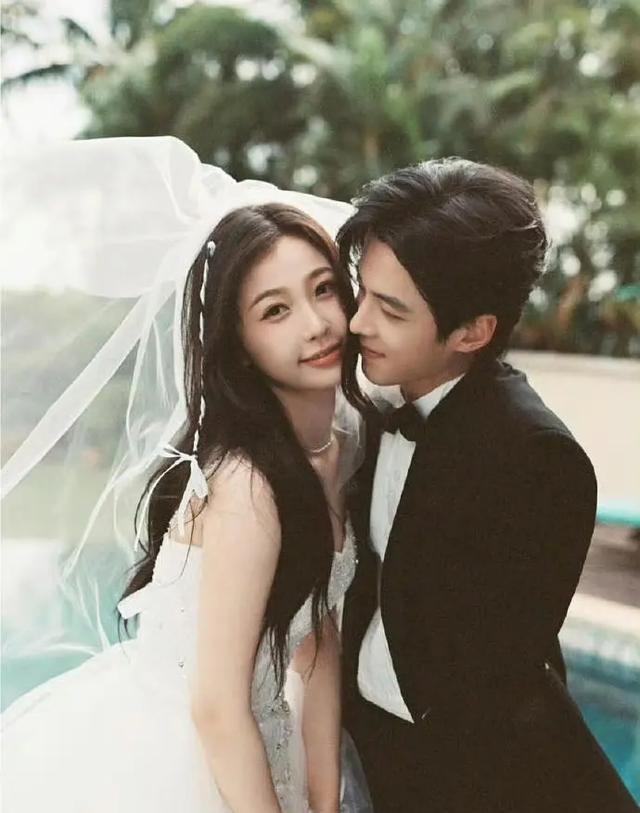 娱乐圈明星婚纱照_内娱现偶婚纱照质量讨论_现偶剧珠宝道具真实感分析