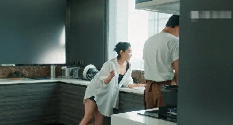 袁弘宠妻狂魔 大蒜吻 周慕孙演技深度_娱乐圈 舌吻 大蒜