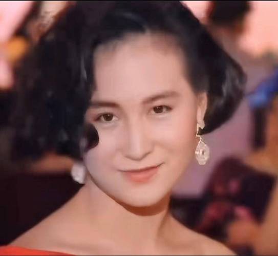 何超琼与娱乐圈的瓜葛 赌王千金当年为接班牺牲爱情