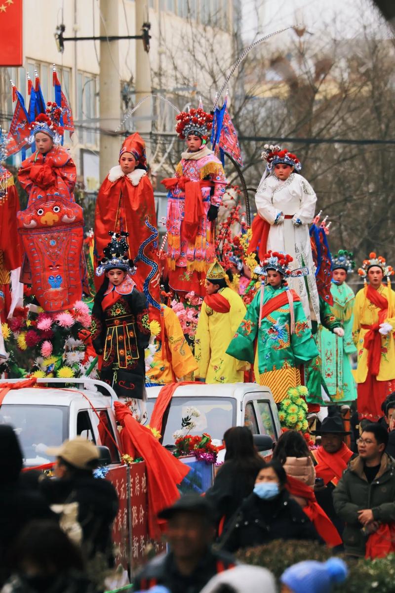 杨凌马年春节娱乐圈火爆 民俗非遗进商圈