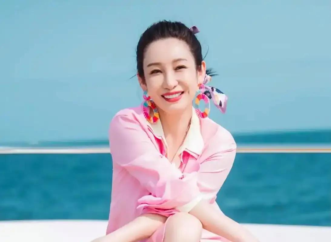 年过40越来越有韵味的女星_年轻时长得一般的女星_长发的女明星